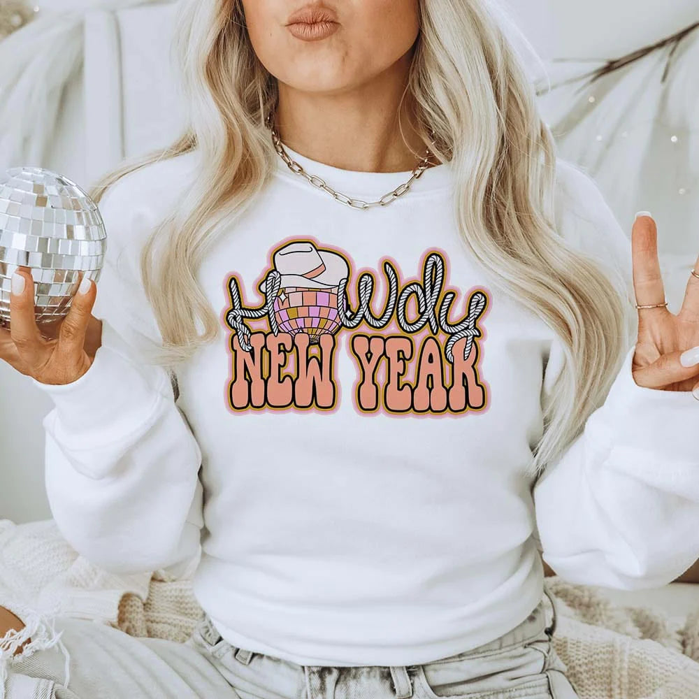 Online Exclusive | Howdy New Year Graphic Sweatshirt in White - preenteronline