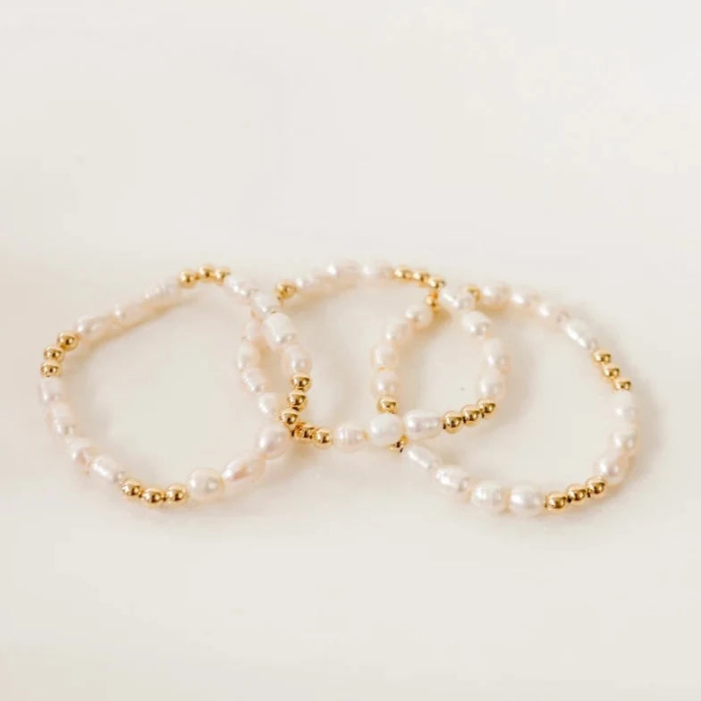 Beaded Blondes | Willow Pearl Bracelet in Gold - preenteronline