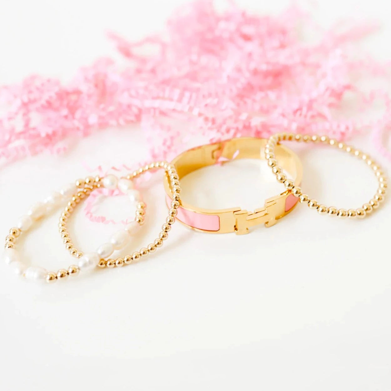 Beaded Blondes | Willow Pearl Bracelet in Gold - preenteronline