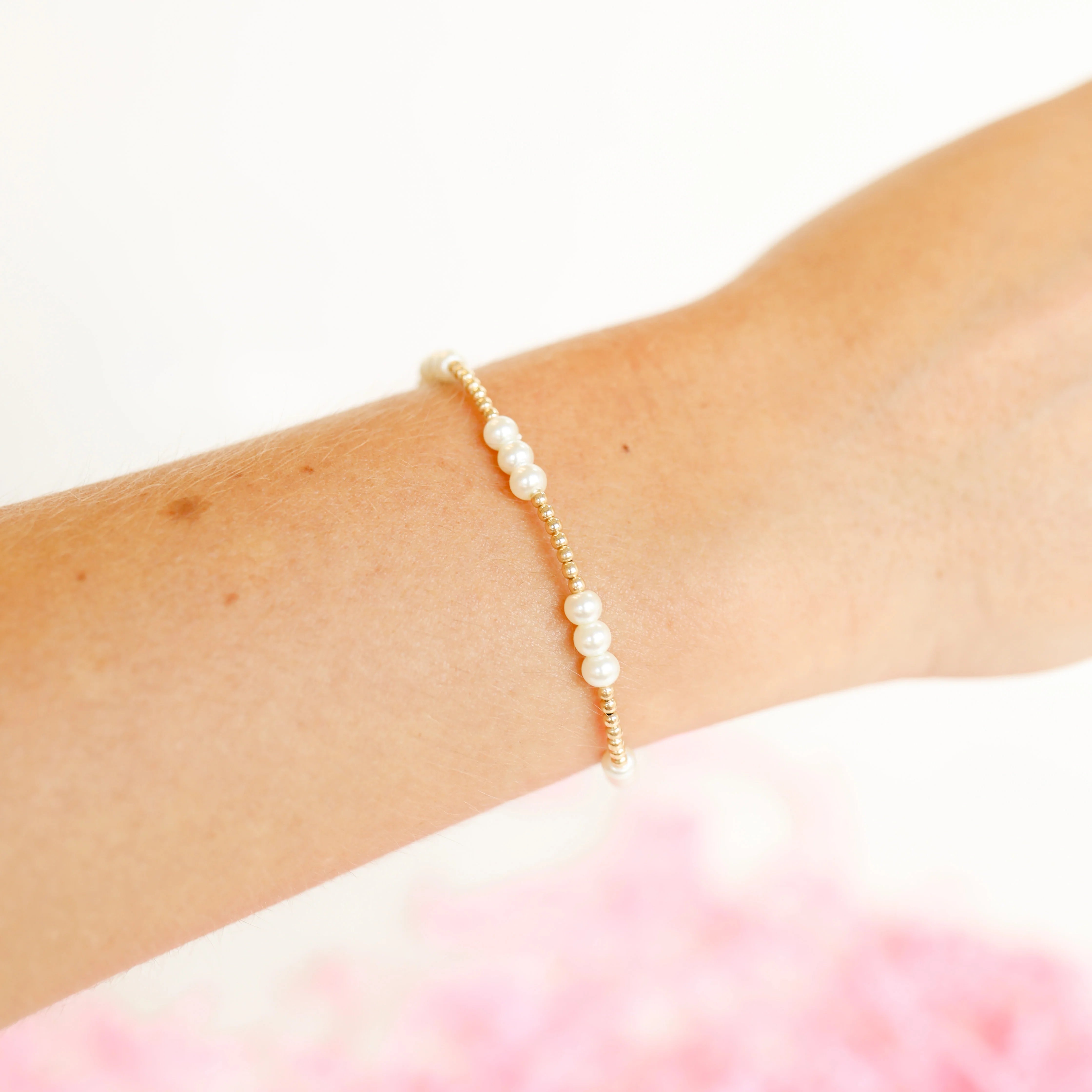 Beaded Blondes | ILY Pearl Bracelet in Gold - preenteronline