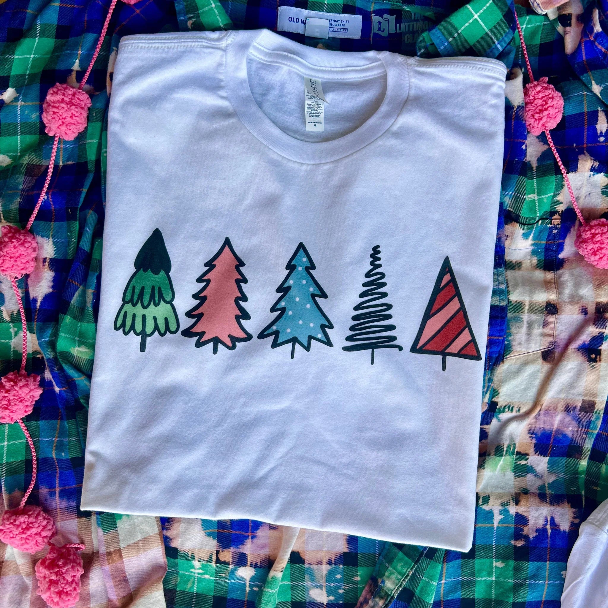 Online Exclusive | O' Christmas Tree Graphic Tee in White - preenteronline