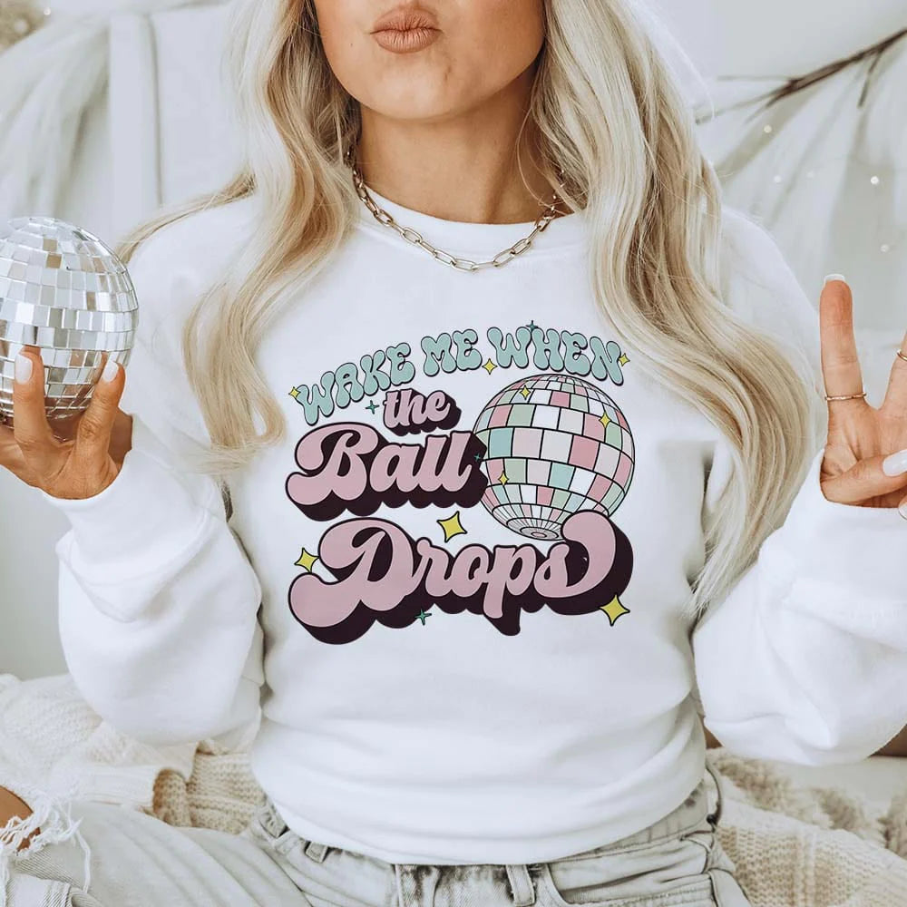 Online Exclusive | Wake Me When The Ball Drops Graphic Sweatshirt in White - preenteronline